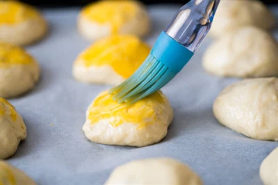 هل يمكن استخدام زيت بيتا كاروتين كعامل تلوين الطعام الطبيعي؟